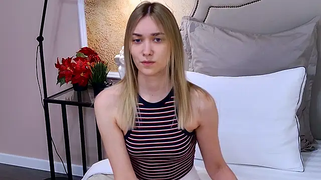 Snapshot of AmadaReine chatting on 19, 6, 2026 AmadaReine online show from 19, 6, 2026