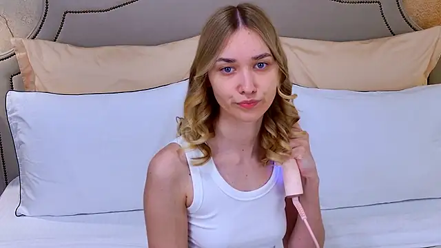 Snapshot of AmadaReine chatting on 30, 6, 2026 AmadaReine online show from 30, 6, 2026