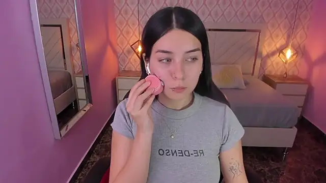 Snapshot of CHRISTY_TEIGEN4 chatting on 18, 10, 2025 CHRISTY TEIGEN4 online show from 18, 10, 2025