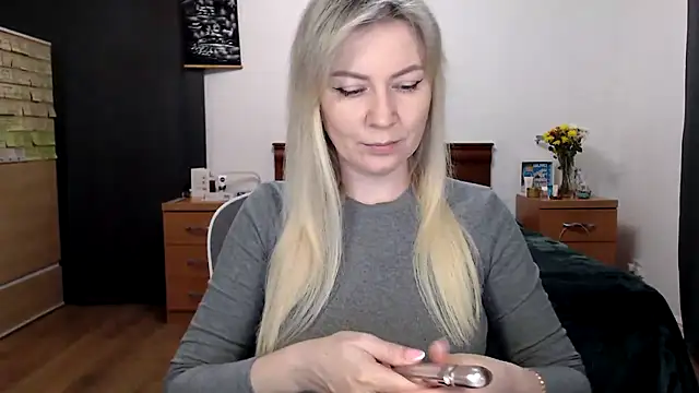 ParadiseAlina online show from 5, 3, 2026