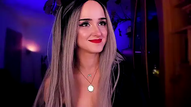 Snapshot of MistressJolie chatting on 10, 1, 2025 MistressJolie online show from 10, 1, 2025