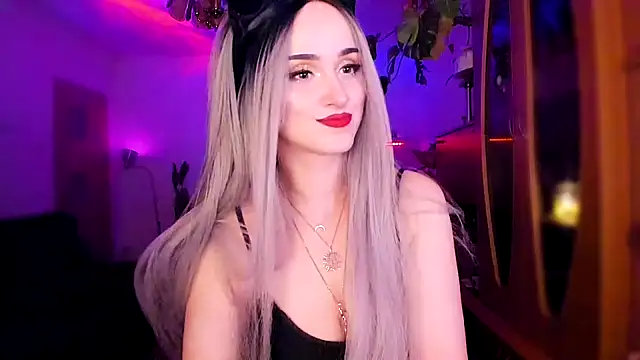 Snapshot of MistressJolie chatting on 6, 2, 2025 MistressJolie online show from 6, 2, 2025