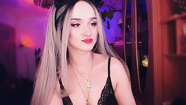 Snapshot of MistressJolie chatting on 1, 3, 2025 MistressJolie online show from 1, 3, 2025