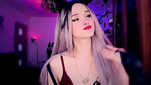 Snapshot of MistressJolie chatting on 16, 9, 2025 MistressJolie online show from 16, 9, 2025