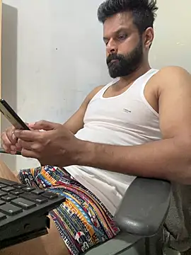 Vineeth3906 online show from 8, 4, 2026