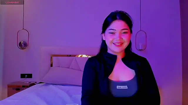Snapshot of yummmymommy chatting on 10, 9, 2025 yummmymommy online show from 10, 9, 2025