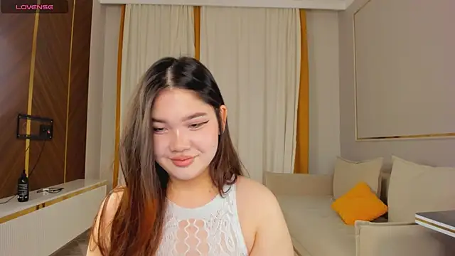 Snapshot of yummmymommy chatting on 10, 10, 2025 yummmymommy online show from 10, 10, 2025