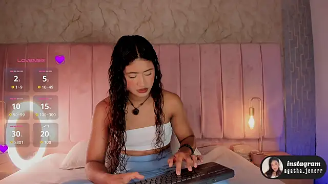 Snapshot of agatha_jener chatting on 28, 4, 2026 agatha jener online show from 28, 4, 2026