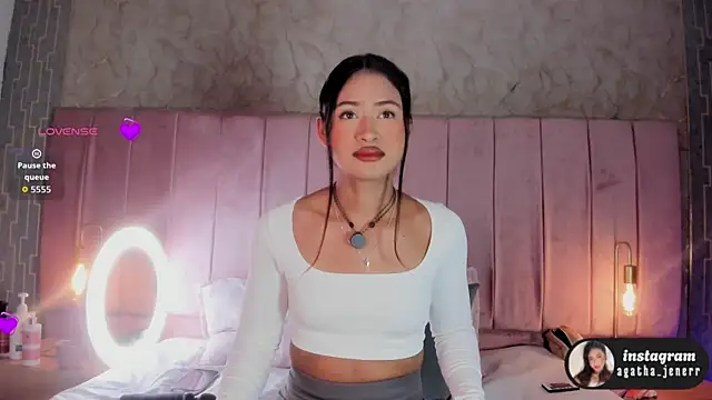 Snapshot of agatha_jener chatting on 7, 5, 2026 agatha jener online show from 7, 5, 2026