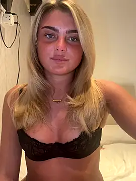 Snapshot of CassyBaby chatting on 13, 9, 2025 CassyBaby online show from 13, 9, 2025