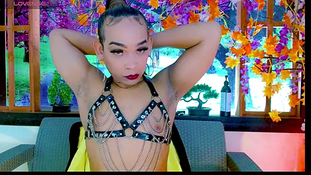 Cristal Villael online show from 5, 11, 2025