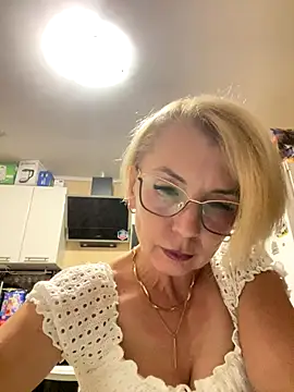 Snapshot of VasylynaLove421 chatting on 22, 9, 2025 VasylynaLove421 online show from 22, 9, 2025