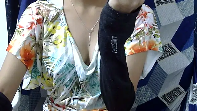 Riva arora01 online show from 31, 5, 2026