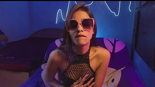 Snapshot of royeoy22 chatting on 3, 2, 2026 royeoy22 online show from 3, 2, 2026