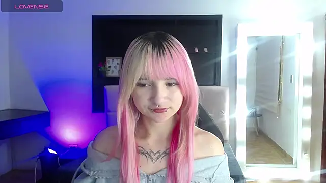 Snapshot of _Charlotte_Collins_ chatting on 27, 6, 2026 Charlotte Collins online show from 27, 6, 2026