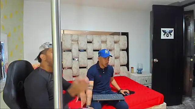 Snapshot of AngelAndChris chatting on 10, 9, 2025 AngelAndChris online show from 10, 9, 2025