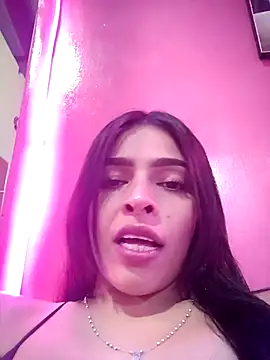 Snapshot of SaraBust chatting on 24, 9, 2025 SaraBust online show from 24, 9, 2025