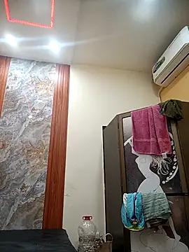 Snapshot of SaraBust chatting on 20, 10, 2025 SaraBust online show from 20, 10, 2025