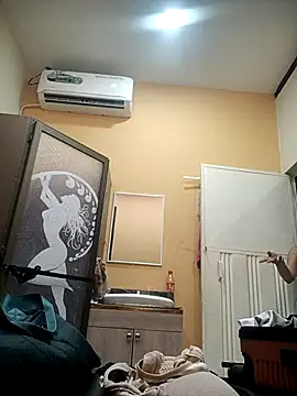 Snapshot of SaraBust chatting on 22, 10, 2025 SaraBust online show from 22, 10, 2025