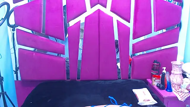 Carolina Suarez  online show from 5, 12, 2025