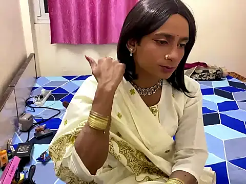 LuvLayla online show from 17, 10, 2025