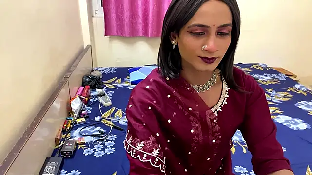 LuvLayla online show from 4, 11, 2025