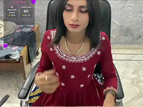 Snapshot of LuvLayla chatting on 7, 8, 2026 LuvLayla online show from 7, 8, 2026