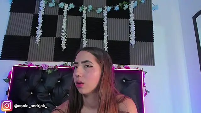  leda swan  online show from 2, 4, 2026