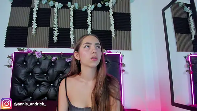  leda swan  online show from 18, 4, 2026