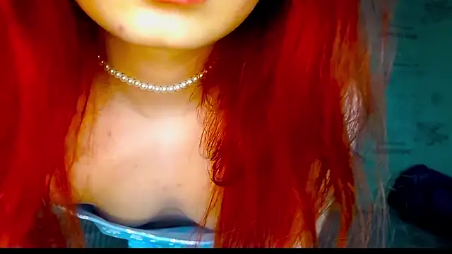 Snapshot of emi_less chatting on 15, 9, 2025 emi less online show from 15, 9, 2025