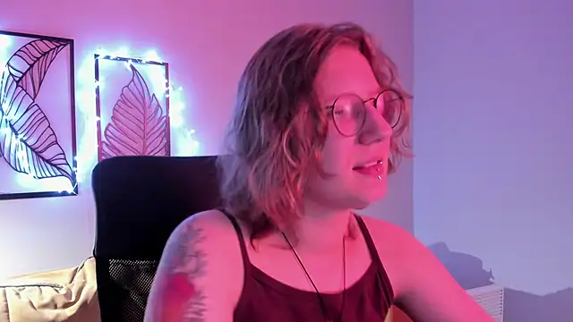 Hailey Foxy online show from 18, 11, 2025