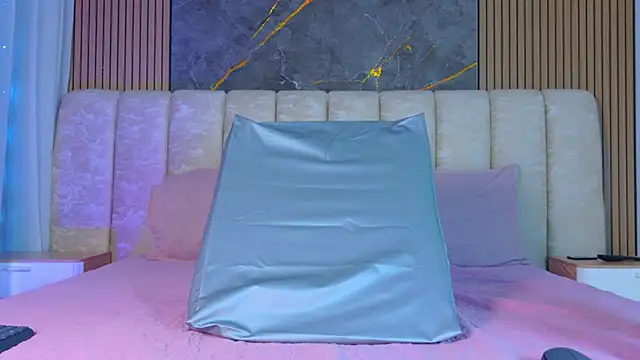 mia scot online show from 5, 2, 2026