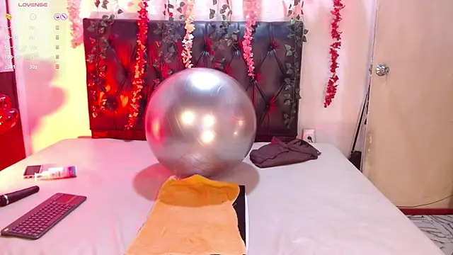  SARAI DUPONT online show from 11, 3, 2025