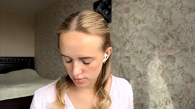 ElisabetLorney online show from 17, 9, 2025