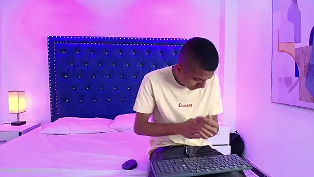 Damian and roxanne online show from 3, 12, 2025