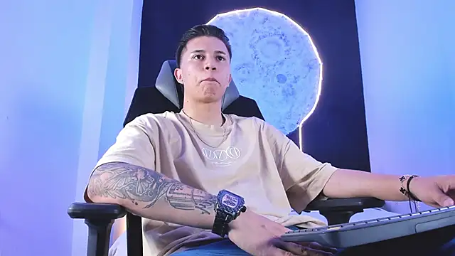 liaamsmiith  online show from 11, 11, 2025