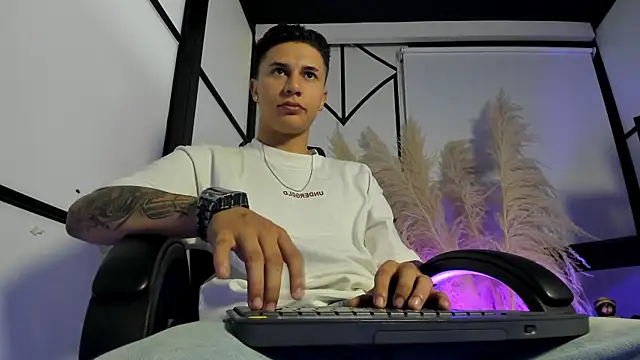 liaamsmiith  online show from 24, 2, 2026