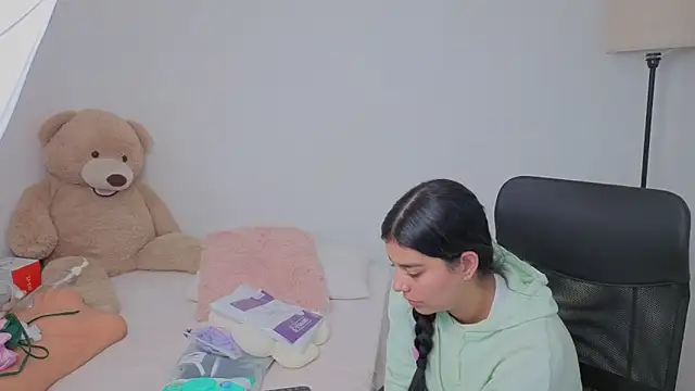 valerihouse online show from 1, 10, 2025