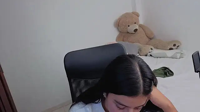 valerihouse online show from 15, 4, 2026