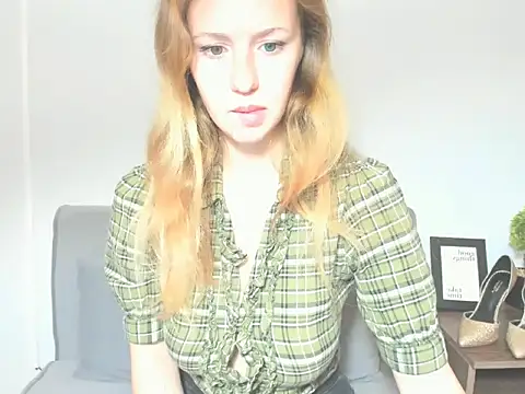 LyraHotty online show from 18, 10, 2025