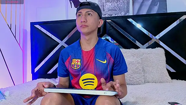 oliver mr  online show from 11, 4, 2026