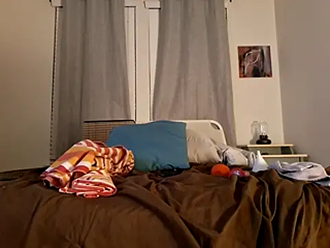 Snapshot of Slinkypoppet chatting on 4, 12, 2025 Slinkypoppet online show from 4, 12, 2025