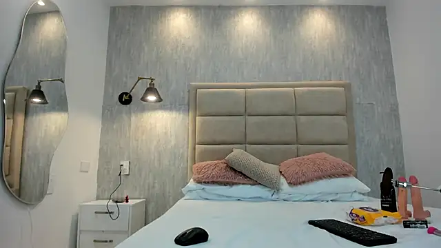 MiaaCollinss  online show from 28, 9, 2025