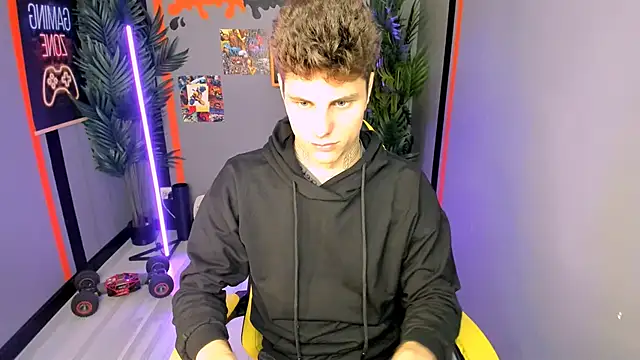 Snapshot of JackWolw chatting on 4, 10, 2025 JackWolw online show from 4, 10, 2025