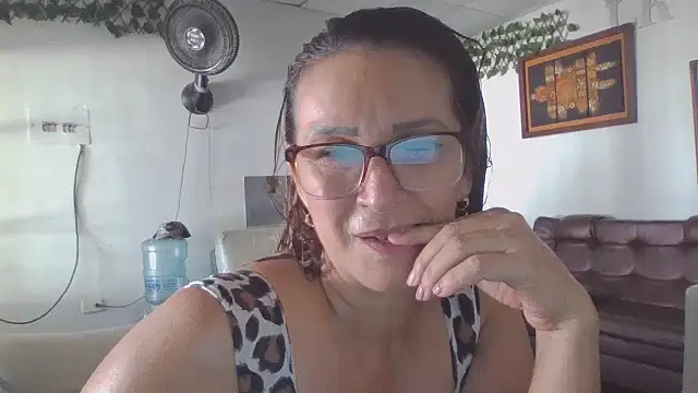 MiaVega online show from 1, 11, 2025