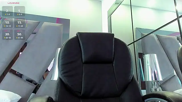 Abril monroe  online show from 15, 11, 2025