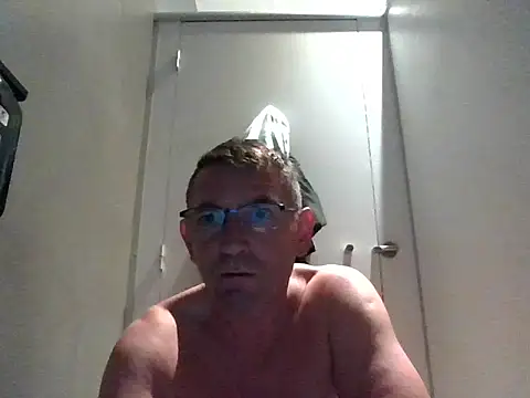 IMGTomi online show from 15, 4, 2026