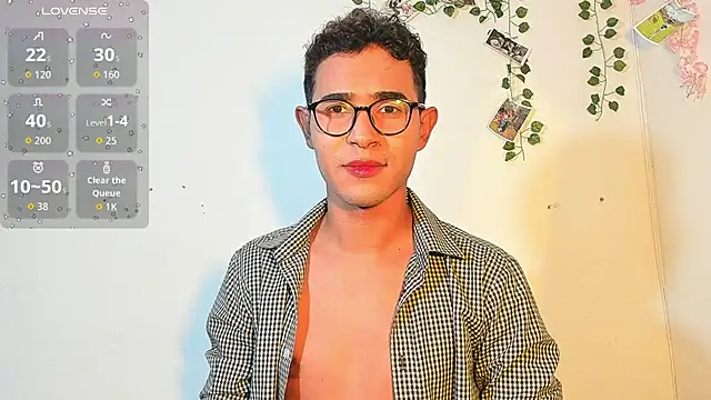 Snapshot of cute_sammy_1 chatting on 1, 10, 2025 cute sammy 1 online show from 1, 10, 2025