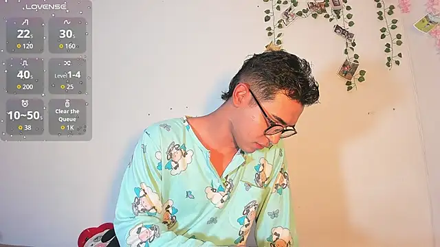 Snapshot of cute_sammy_1 chatting on 4, 10, 2025 cute sammy 1 online show from 4, 10, 2025