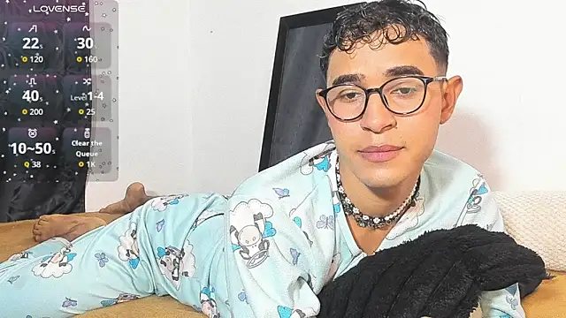 Snapshot of cute_sammy_1 chatting on 8, 10, 2025 cute sammy 1 online show from 8, 10, 2025